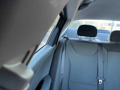 Used 2025 Kia K4 LXS image 38