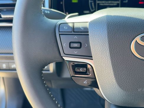 Used 2025 Toyota Camry SE image 17