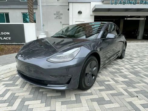 Used 2023 Tesla Model 3 Standard Range image 2
