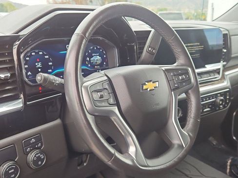 Used 2022 Chevrolet Silverado 1500 LT RWD image 11