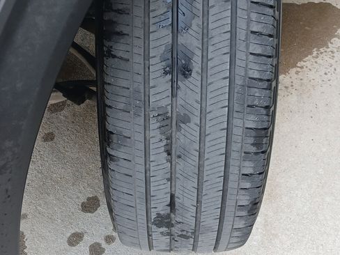 Used 2022 Ford Explorer XLT w/ Equipment Group 202A AWD/4WD image 17