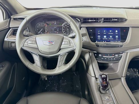 New 2026 Cadillac XT5 Luxury image 21