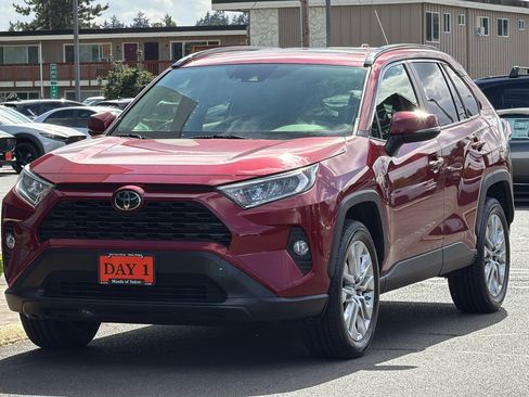 Used 2019 Toyota RAV4 XLE Premium w/ Advanced Technology Package AWD/4WD image 9