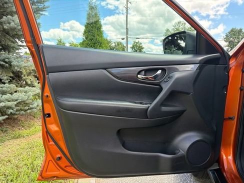 Used 2017 Nissan Rogue S w/ S Appearance Package FWD image 15
