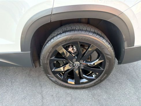 Certified 2023 Volkswagen Taos SE w/ Black Wheel Package FWD image 6