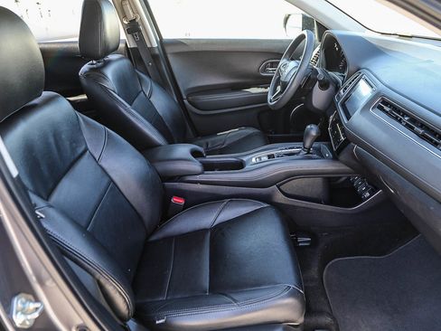 Used 2018 Honda HR-V EX image 16