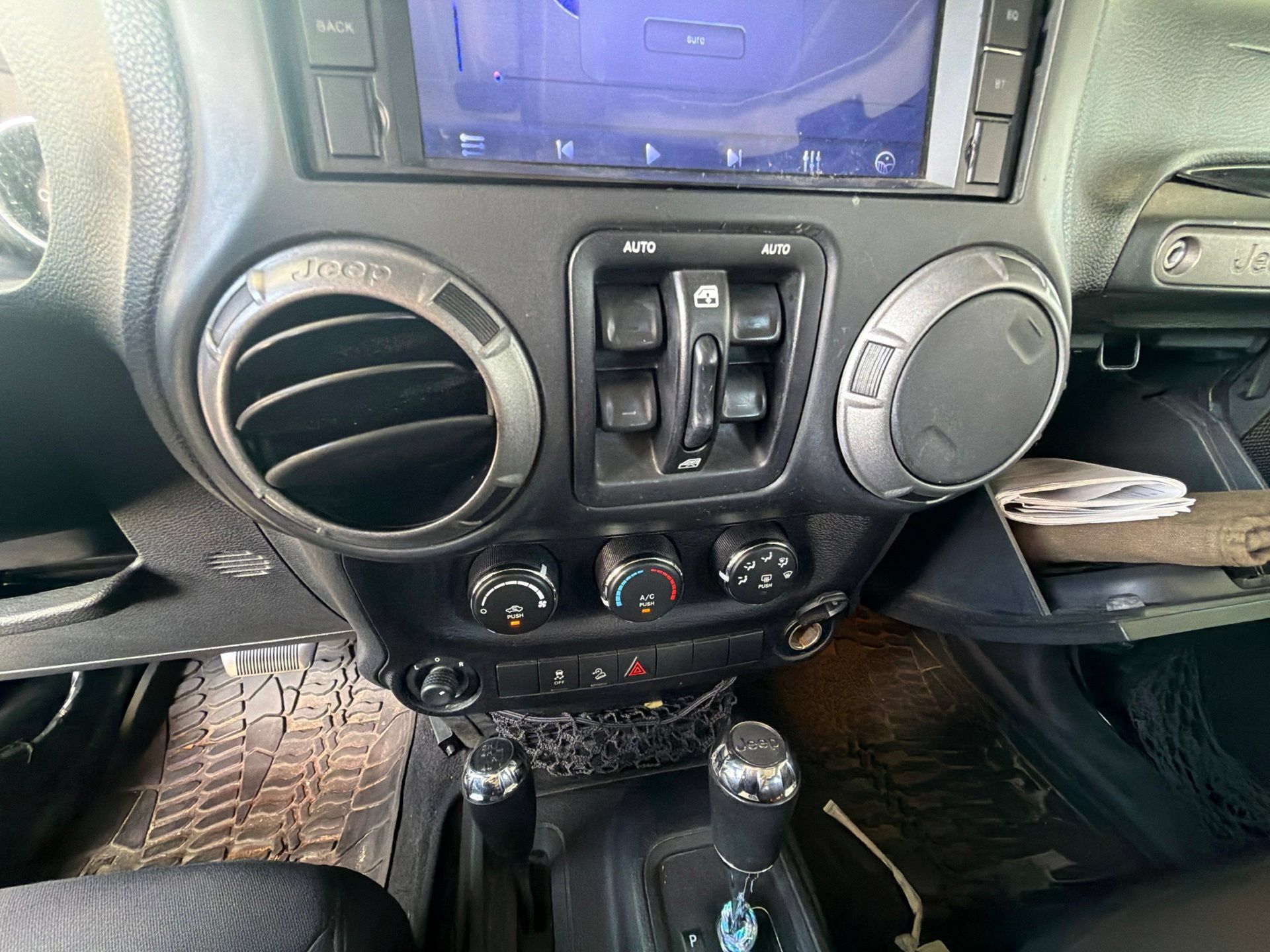 Used 2014 Jeep Wrangler Unlimited Sport w/ Quick Order Package 24S AWD/4WD image 19