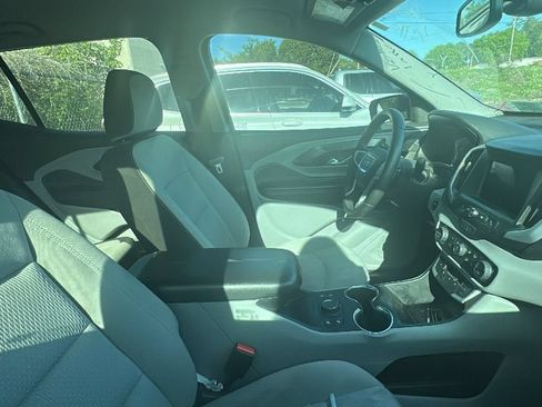 Used 2024 GMC Terrain SLE w/ Driver Convenience Package FWD image 10