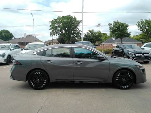 Used 2026 Nissan Sentra SR w/ Floor Mat Package FWD image 5