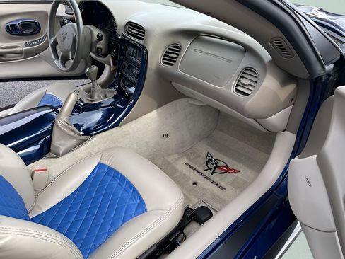 Used 2004 Chevrolet Corvette Convertible w/ Preferred Equipment Group image 13