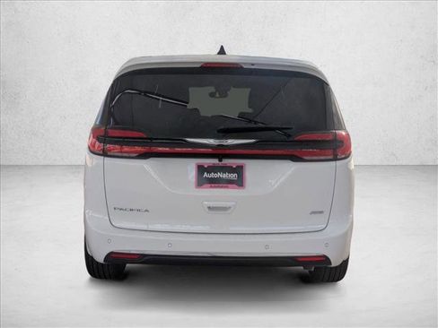New 2026 Chrysler Pacifica Select image 8