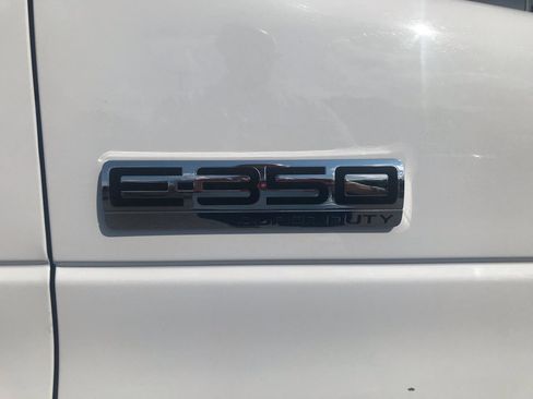 Used 2022 Ford E-350 and Econoline 350 Super Duty RWD image 9