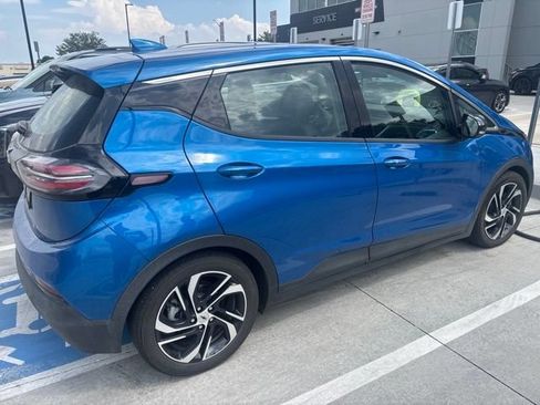 Used 2023 Chevrolet Bolt LT w/ Infotainment Package FWD image 3
