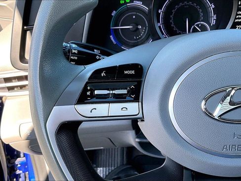 Used 2023 Hyundai Elantra Blue image 17