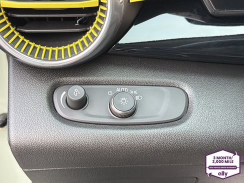 Used 2025 Chevrolet Trax ACTIV w/ Sunroof Package FWD image 15
