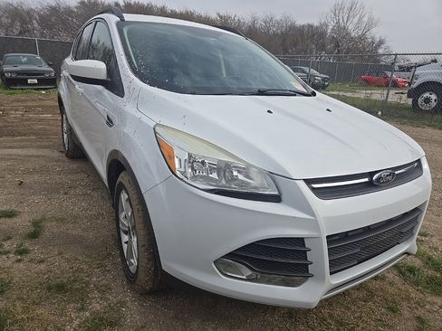 Used 2016 Ford Escape SE w/ Equipment Group 201A image 4