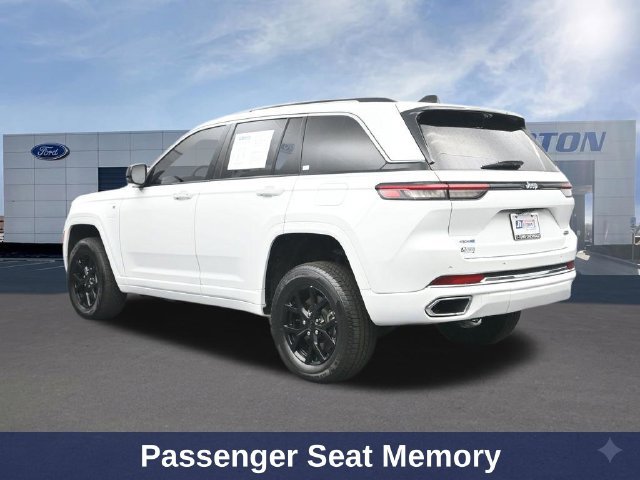 Used 2023 Jeep Grand Cherokee Overland w/ Luxury Tech Group IV AWD/4WD image 11