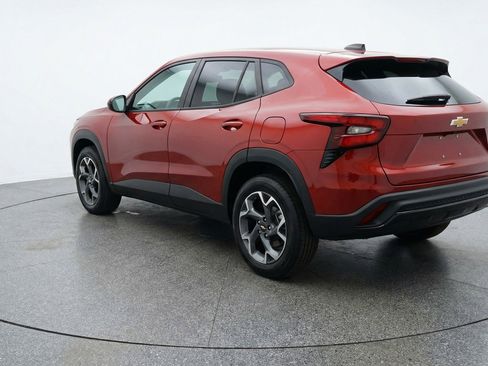 Used 2025 Chevrolet Trax LT FWD image 6