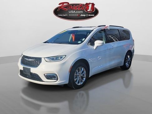Used 2022 Chrysler Pacifica Touring-L image 4