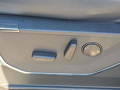 Used 2022 Ford F150 Lariat w/ Tow Technology Package image 23