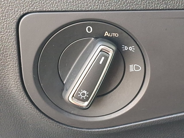 Used 2024 Volkswagen Tiguan SE AWD/4WD image 25