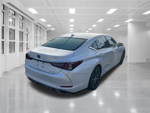 Used 2024 Lexus ES 350 w/ Premium Package image 5