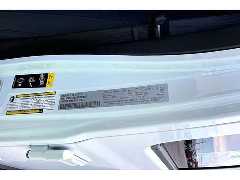 Certified 2024 Jeep Wrangler Unlimited Rubicon 4xe AWD/4WD image 31