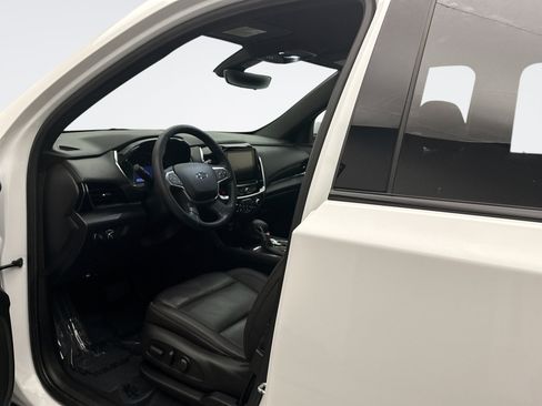 Used 2023 Chevrolet Traverse RS AWD/4WD image 10