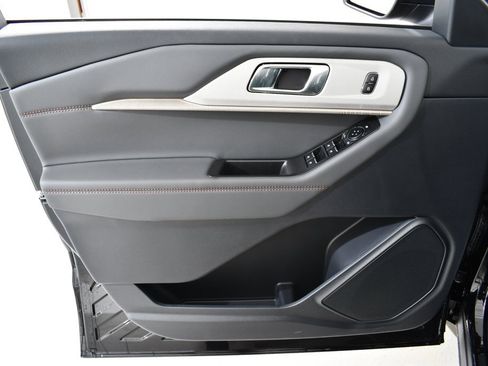 New 2025 Ford Explorer Active w/ Active Comfort Package image 26