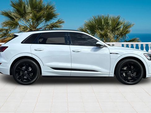Used 2022 Audi e-tron Premium image 3