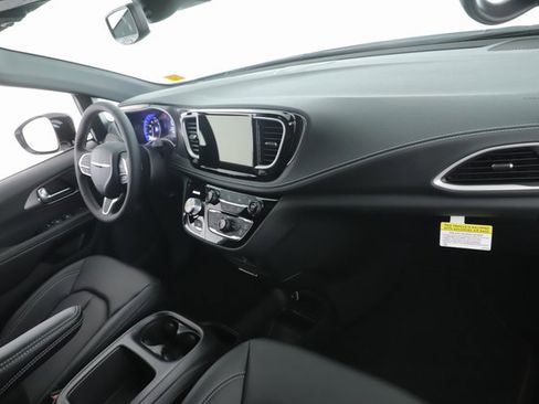 New 2026 Chrysler Pacifica Select image 31