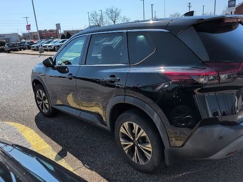 Used 2022 Nissan Rogue SV image 9