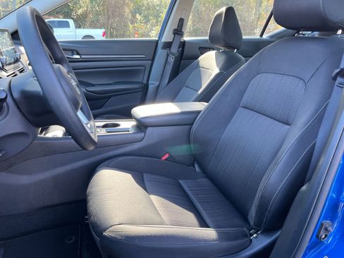 Used 2025 Nissan Altima 2.5 SV image 25