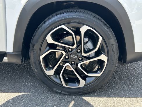 Used 2024 Chevrolet Trax RS w/ Sunroof Package FWD image 7
