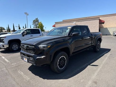 Used 2024 Toyota Tacoma TRD Off-Road w/ TRD Off Road Premium Package AWD/4WD image 17