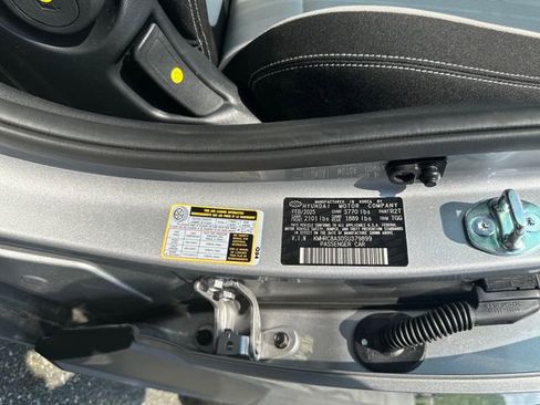 New 2025 Hyundai Venue SEL image 41