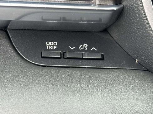 Used 2023 Toyota Highlander Limited image 23