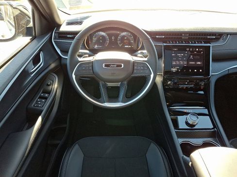 New 2025 Jeep Grand Cherokee L Altitude image 9