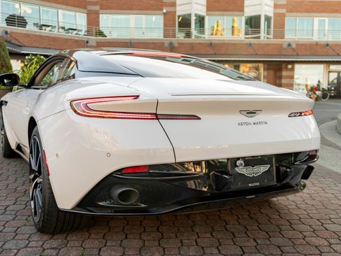 Used 2019 Aston Martin DB11 Coupe image 34