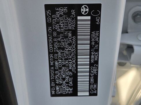 Used 2025 Toyota Prius Plug-In Hybrid FWD image 28