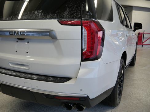 Used 2022 GMC Yukon Denali w/ Denali Premium Package image 17