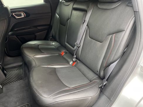 Used 2025 Jeep Compass Trailhawk AWD/4WD image 19
