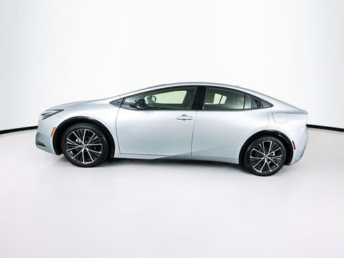 Used 2025 Toyota Prius XLE FWD image 6