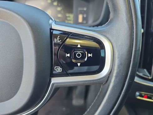 Used 2019 Volvo S60 T5 Momentum w/ Premium Package image 23