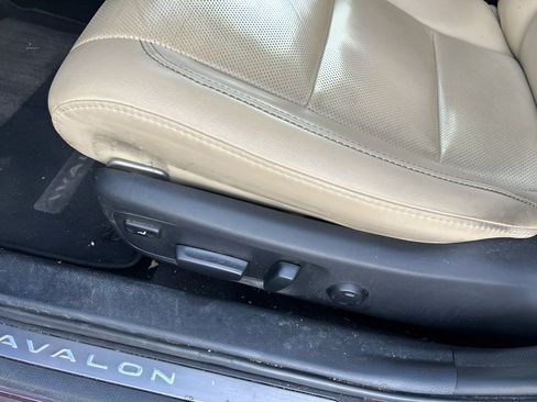 Used 2016 Toyota Avalon Limited w/ Toyota Safety Sense Package FWD image 19