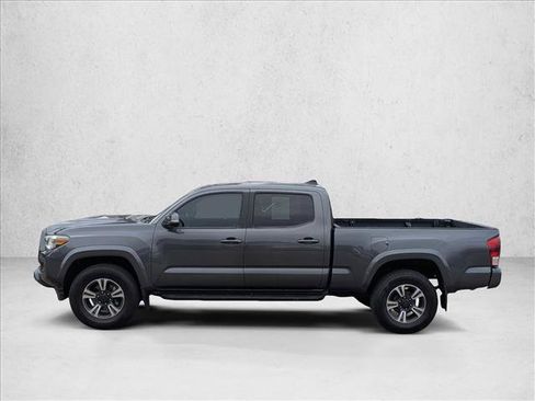 Used 2017 Toyota Tacoma TRD Sport AWD/4WD image 8