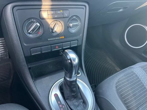 Used 2014 Volkswagen Beetle R-Line FWD image 17