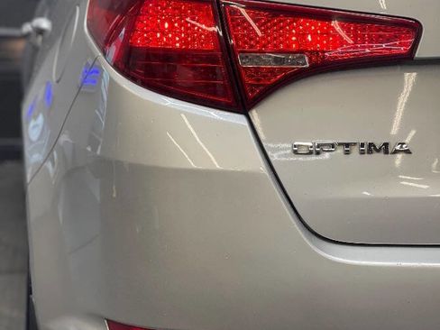 Used 2011 Kia Optima LX w/ Convenience Pkg image 5