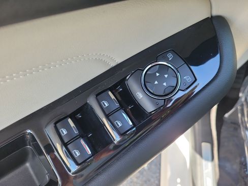 Used 2019 Ford Edge Titanium w/ Equipment Group 301A image 18