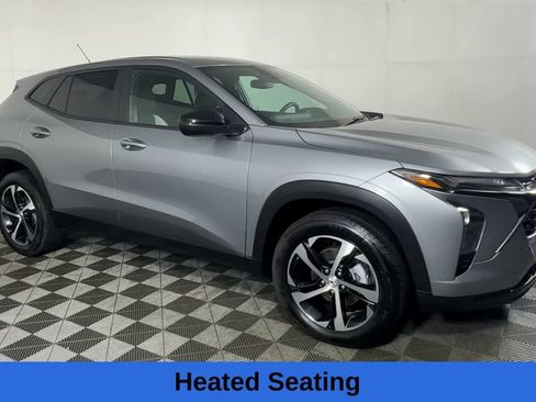 Used 2024 Chevrolet Trax RS w/ Driver Confidence Package FWD image 3